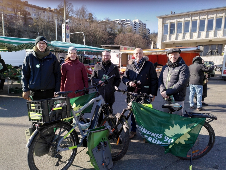 Grüne Wahlkampfstände